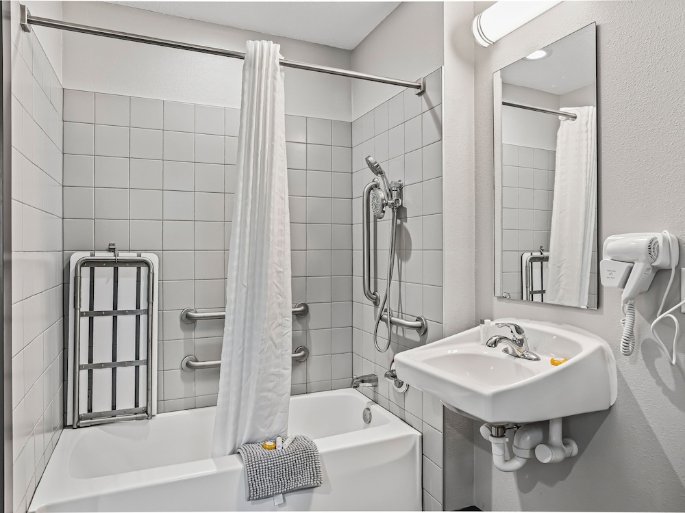 Baymont by Wyndham Ocala Suites 56/60