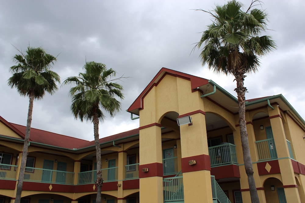 Palace Inn I-10East & John Ralston photo3