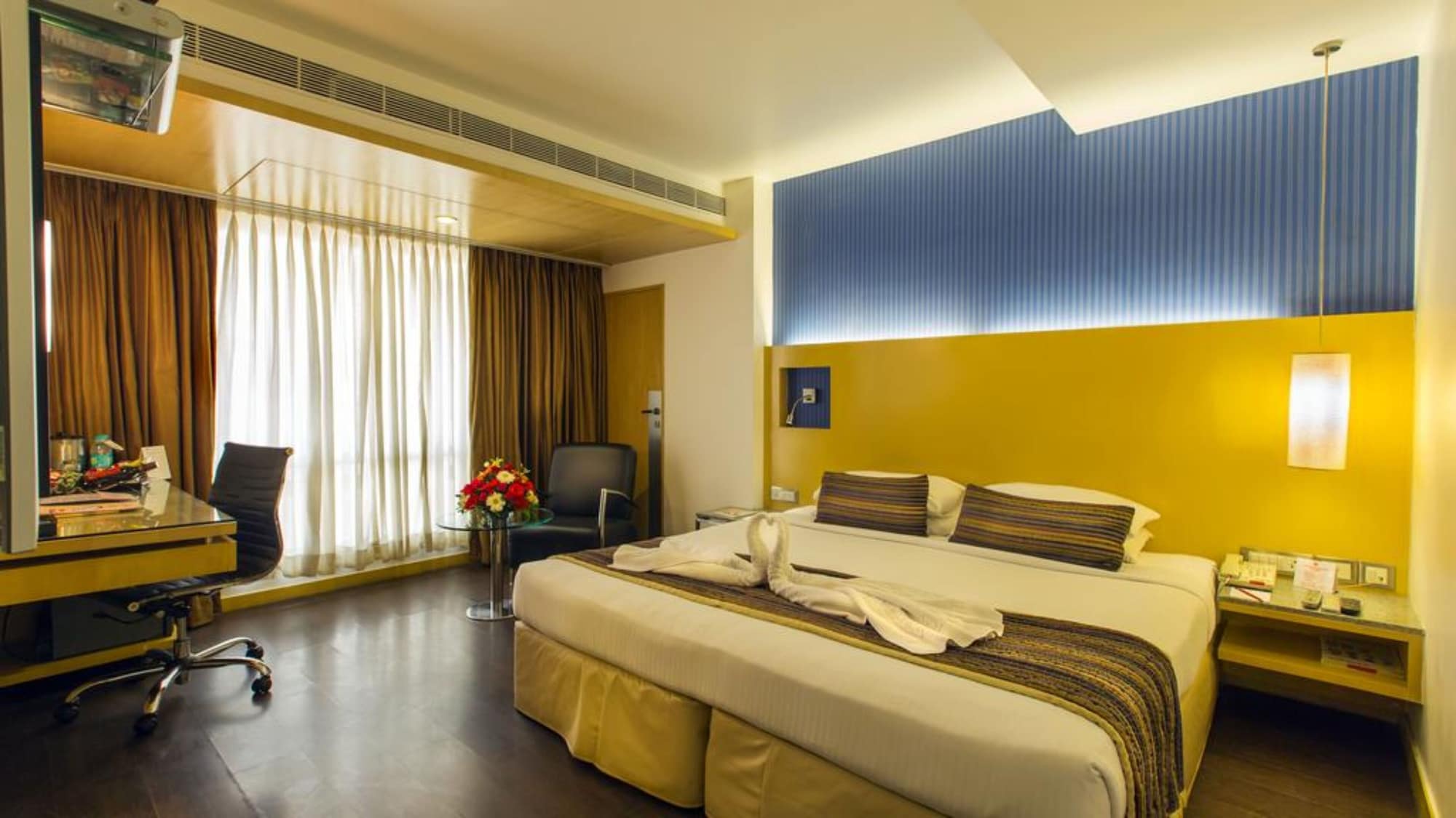 EXECUTIVE, TWIN BEDS