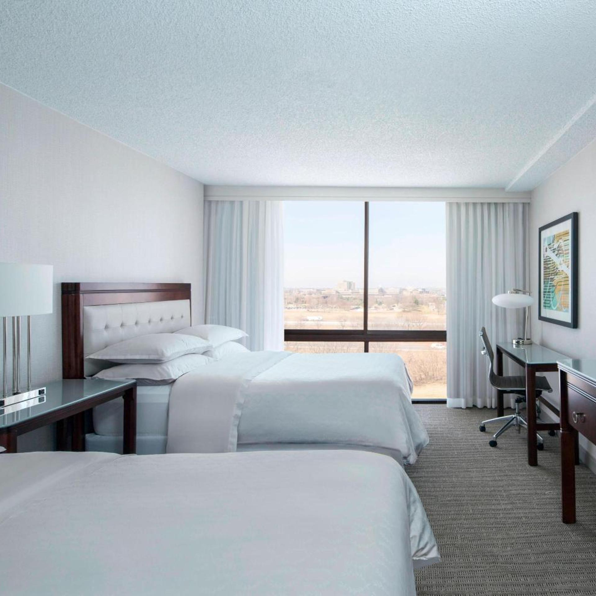Suite, King Bed, Sofa, Concierge Level