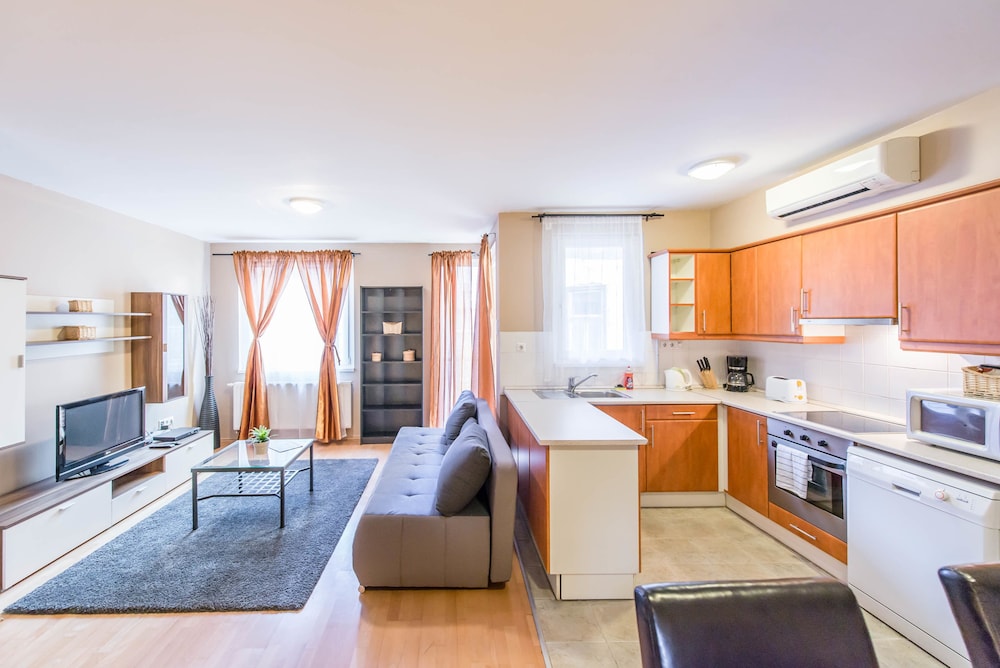 NOVA APARTMENTS 48/64