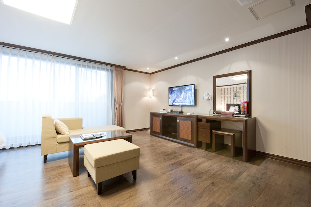 Tongyeong Anchovy Tourist Hotel 20/36