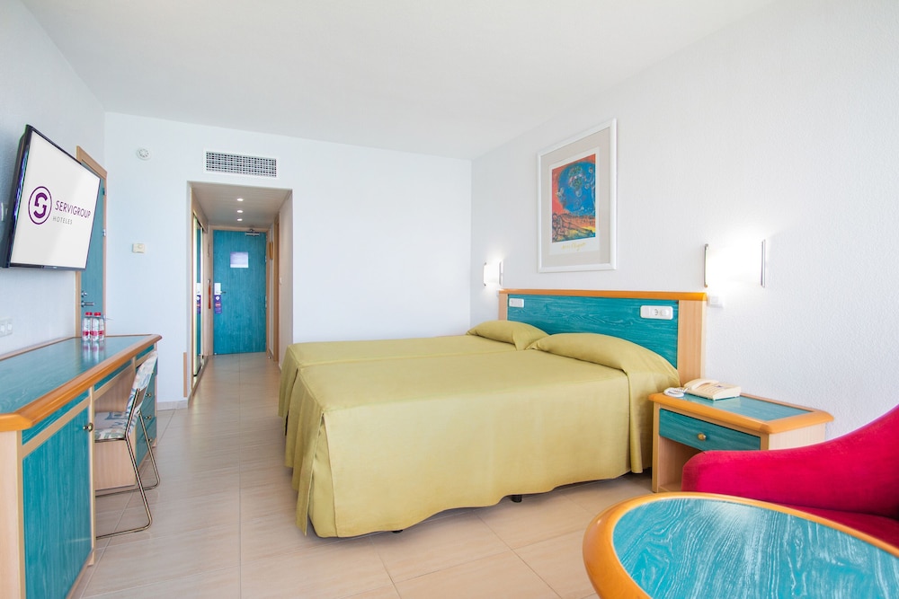 Room, 3 Beds, Sea View, Terrace, Hotel Servigroup Galua 9/10