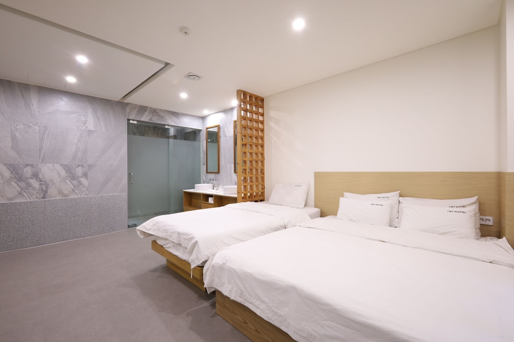 TRT Hotel 8/50