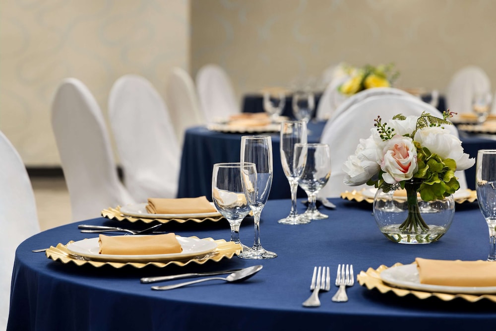 Garner Hotel Totowa by IHG 54/74