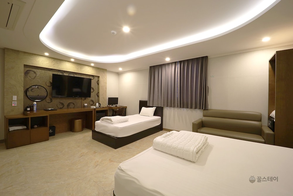 The King Hotel 20/50