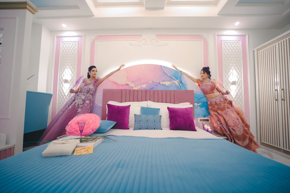 Theme, Modern, Double Bed, Sofa