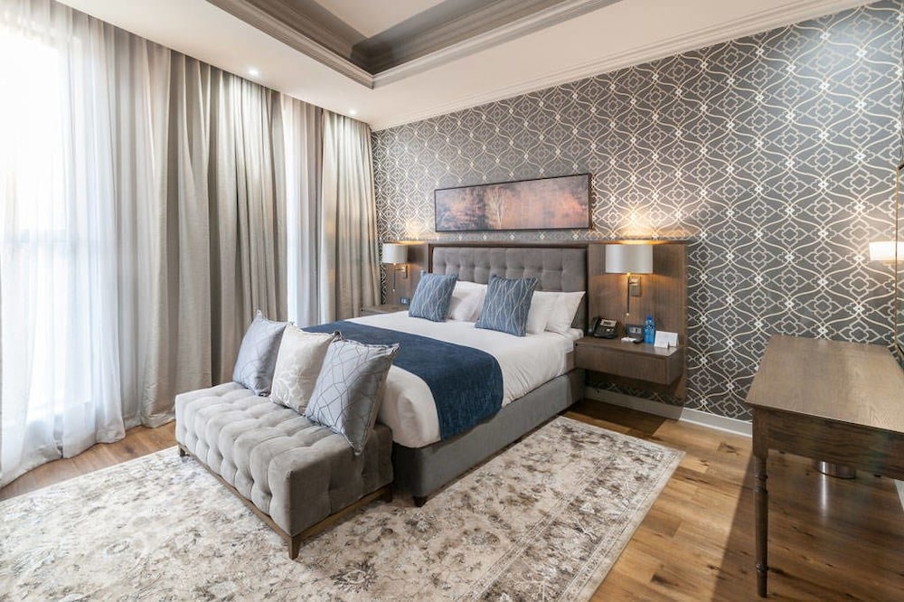 Mayfair Hotel 5/47