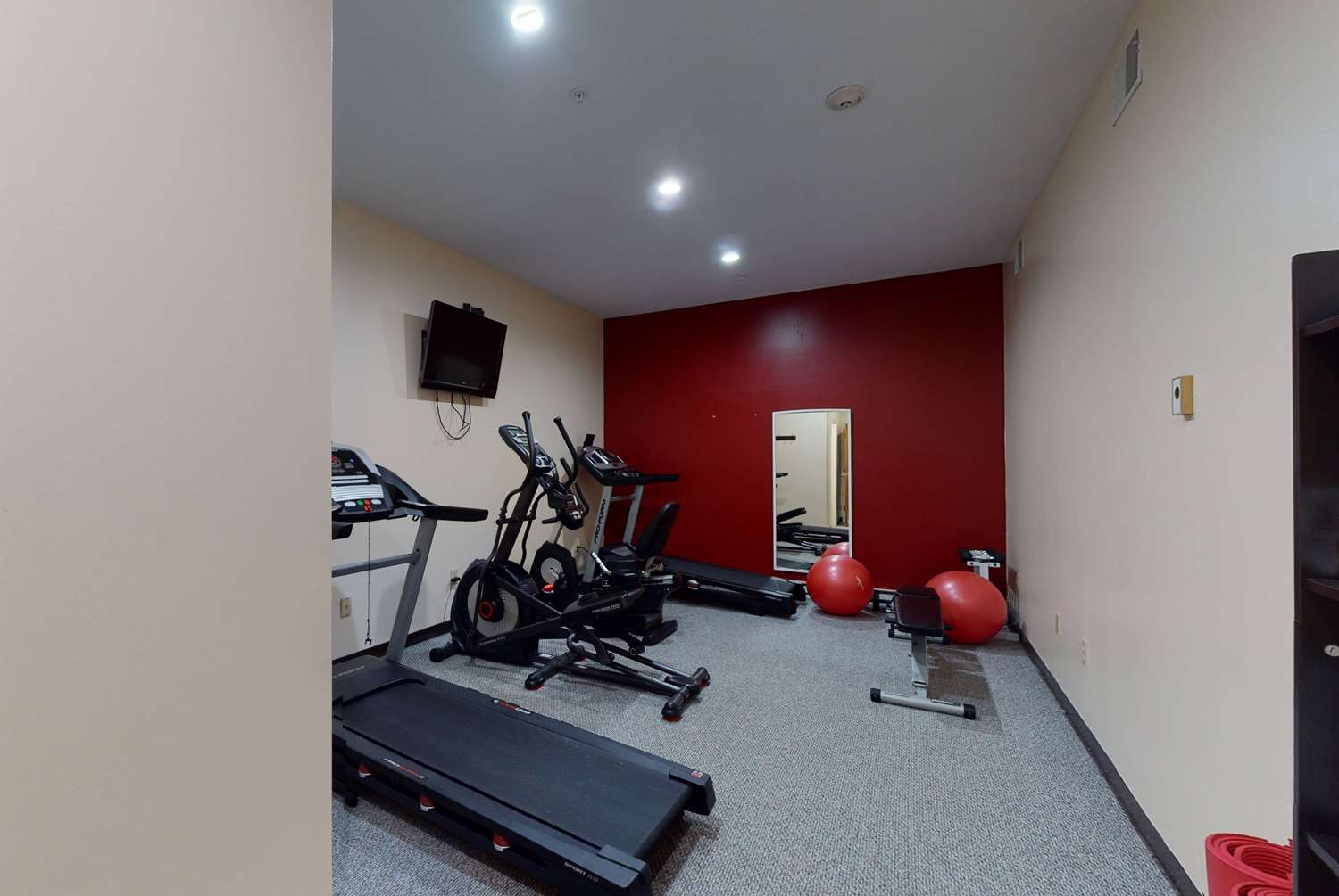 Ramada by Wyndham Strasburg 13/24