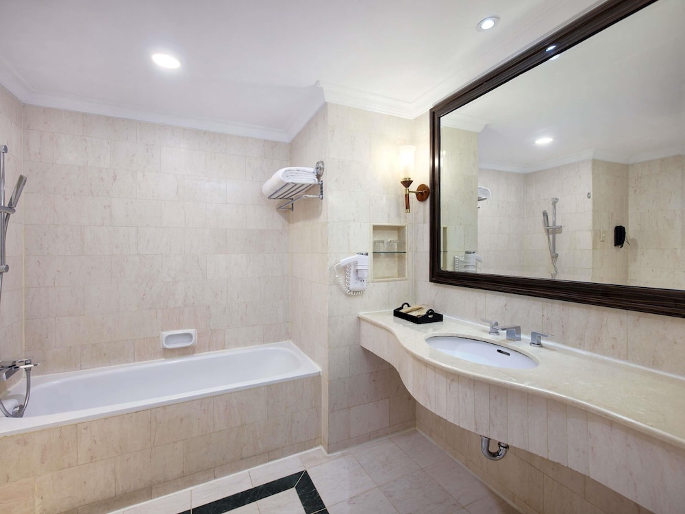 Grand Mercure Maha Cipta Medan Angkasa 69/69