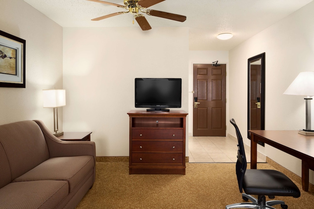 Country Inn & Suites By Radisson Grand Rapids Airport Mi 31/40