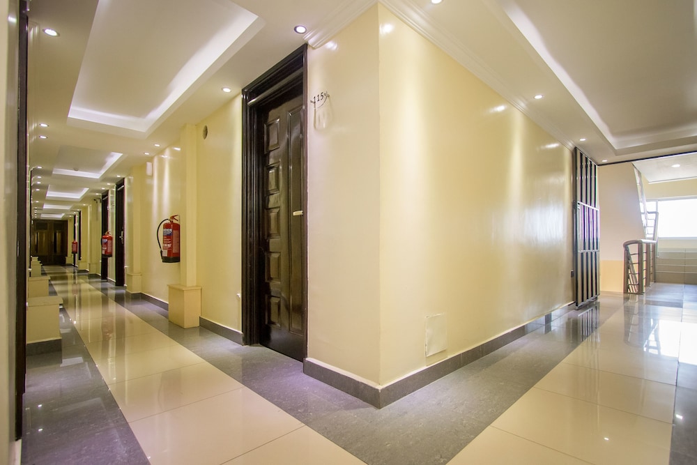 Airport Landing Hotel 6/48