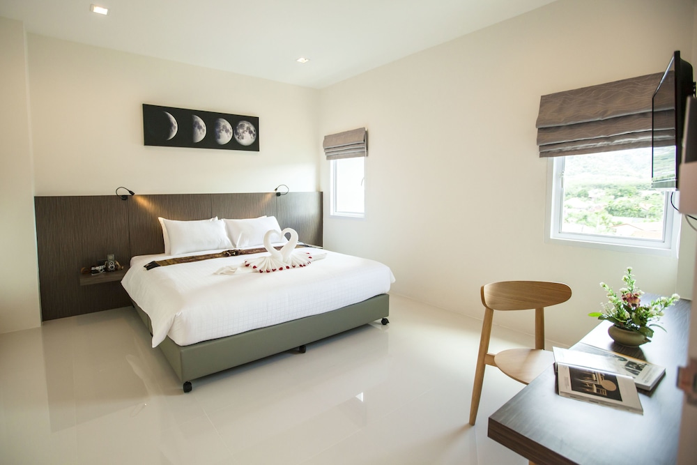 DELUXE, KING BED