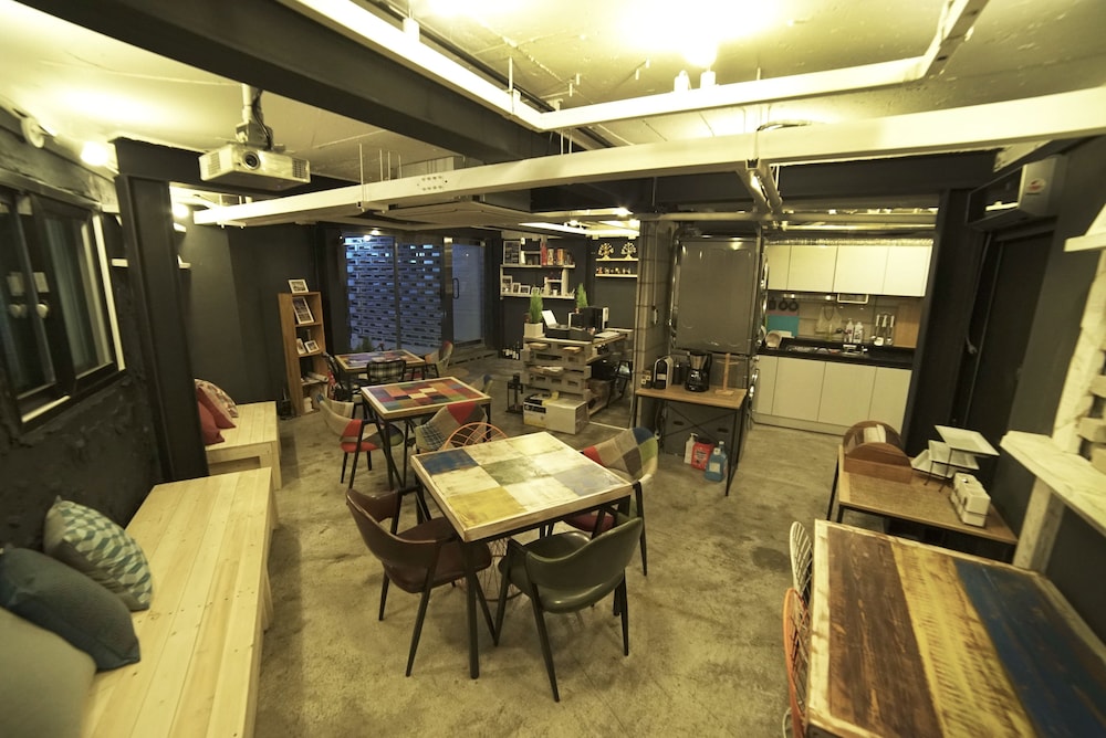 That House - Hostel 51/57