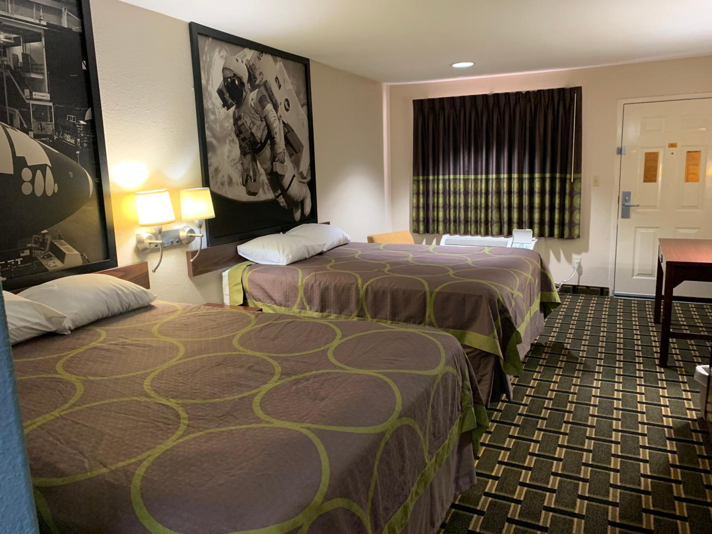 Hotel Baytown/I-10 14/56