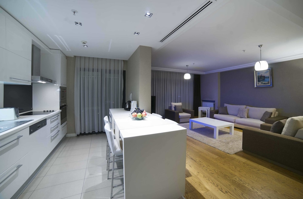 Radisson Residences Avrupa Tem Istanbul 61/66