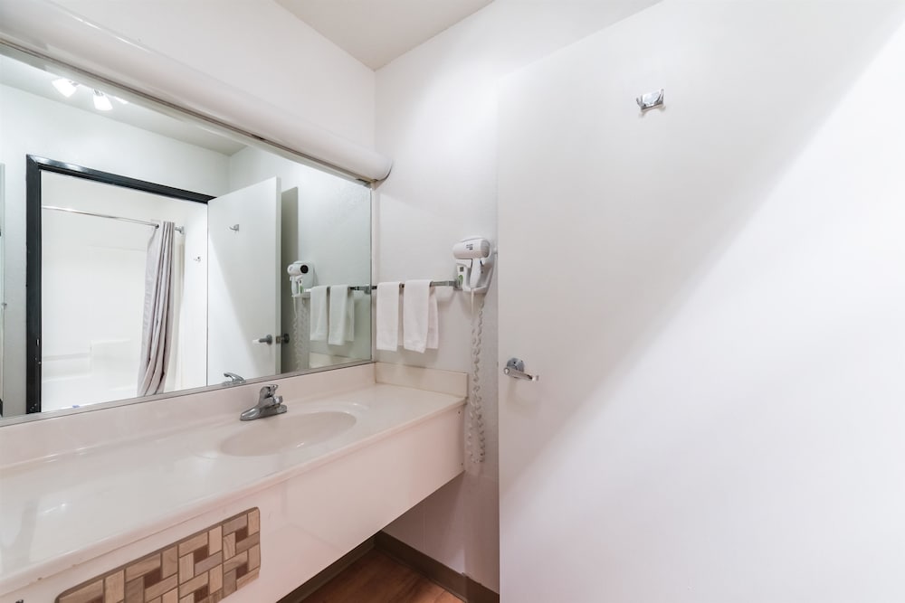 Quality Inn & Suites Junction, TX 12/30