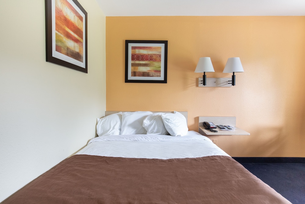 Days Inn by Wyndham New Philadelphia 16/36