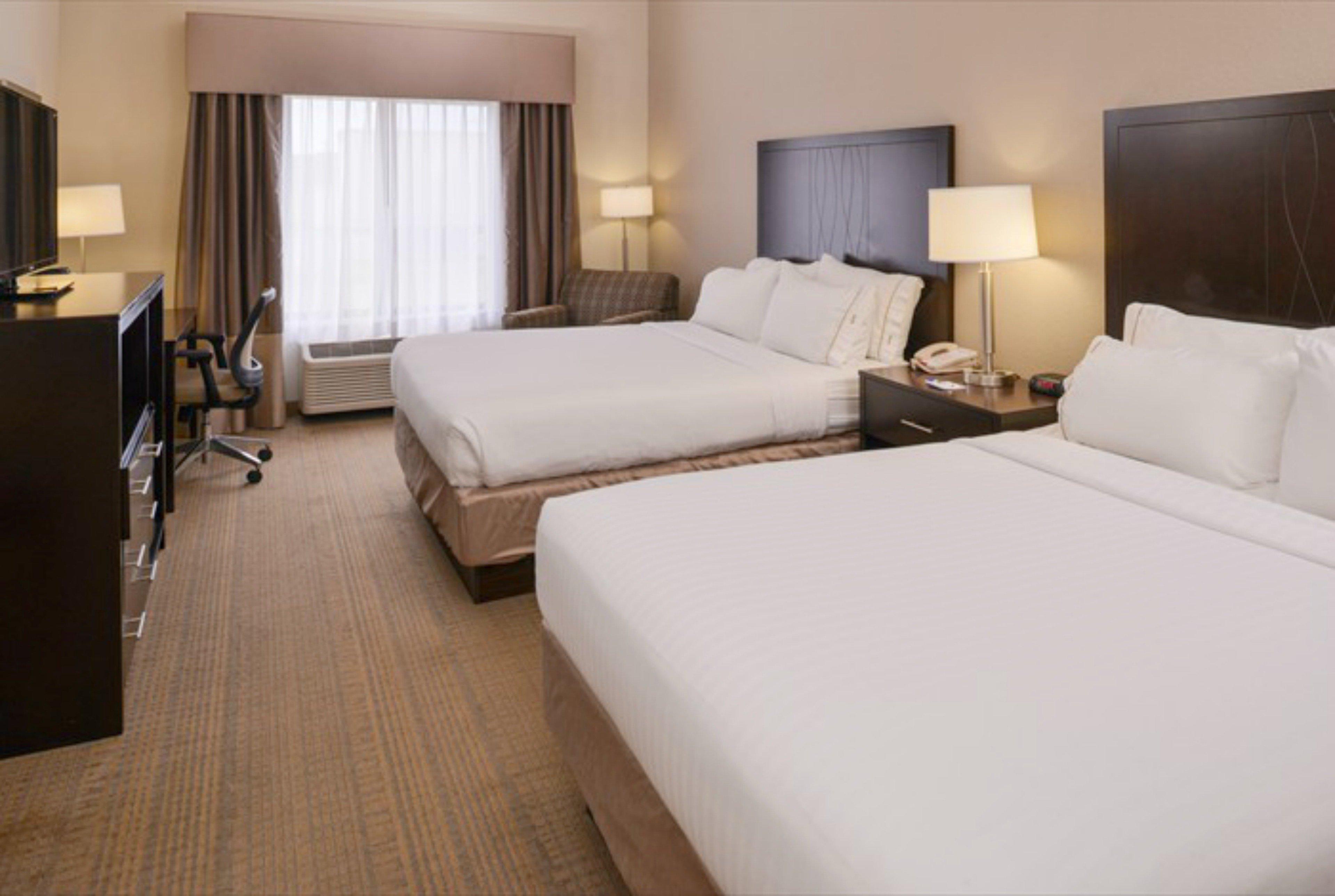 غرفة بسرير مزدوج لذوي الإعاقة