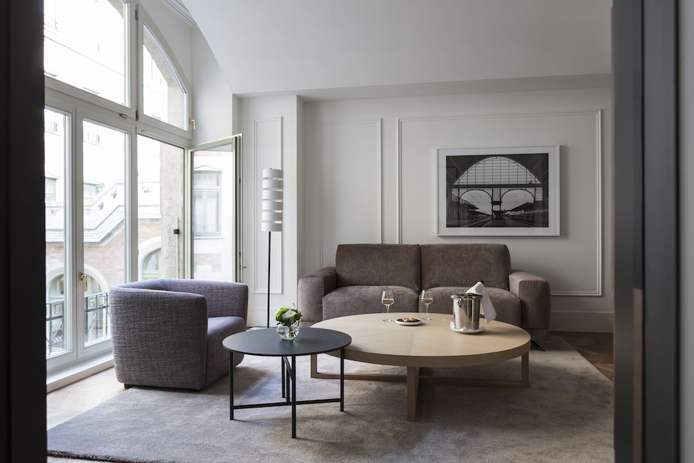 Kozmo Hotel Suites and Spa 30/50