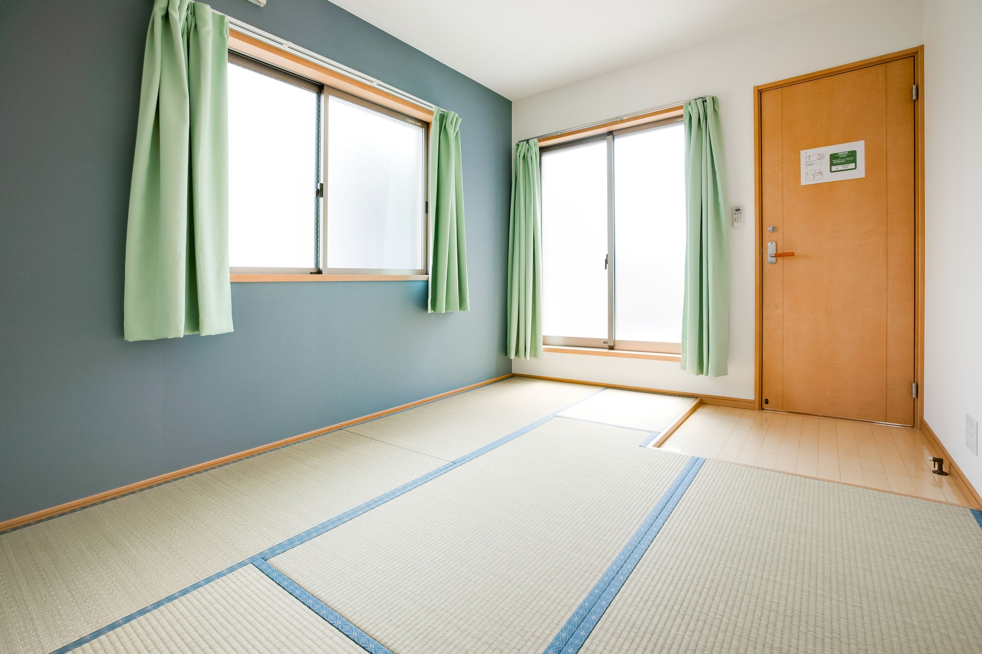 Japanese, 3 Futon Beds, Shared Bathroom