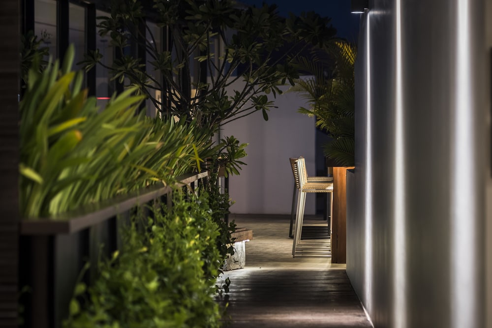The Aviary Hotel 45/50