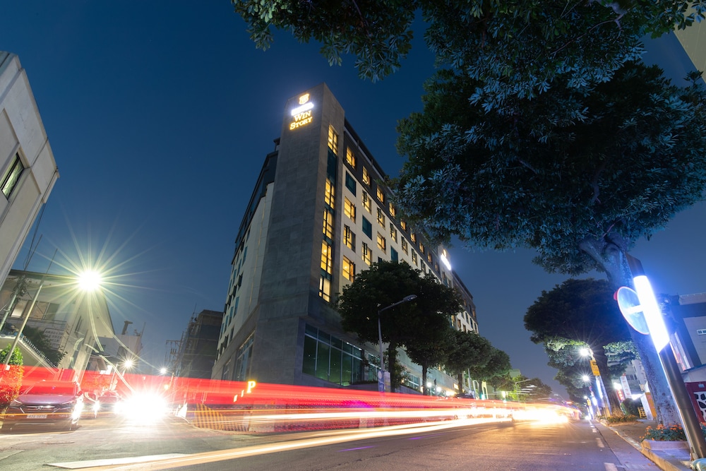 HOTEL WIN STORY 6/52