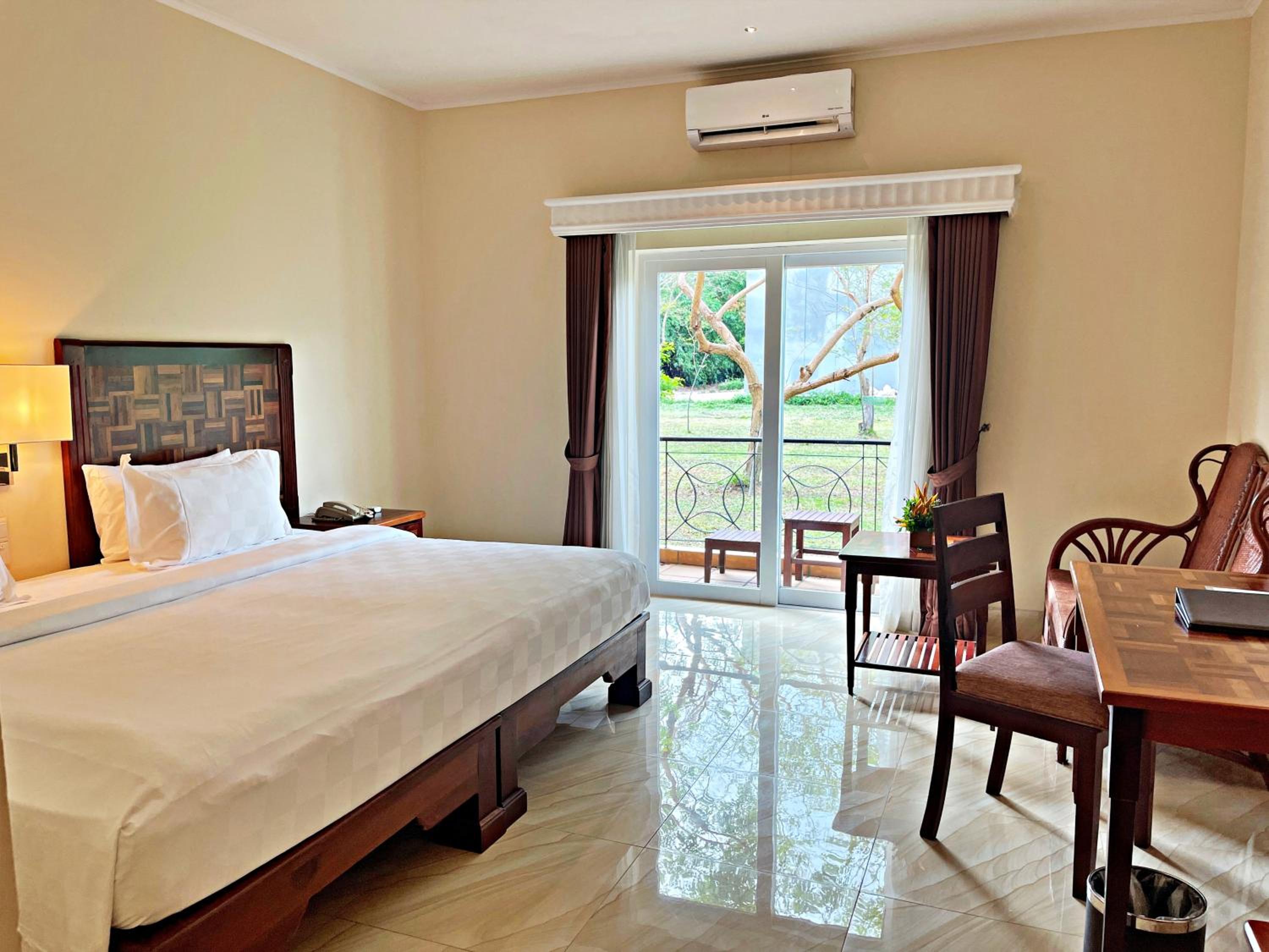 Garden, Superior, King Bed, with View, Balcony