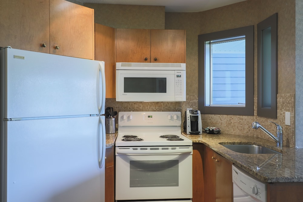 Pacific Shores Resort & Spa 30/48