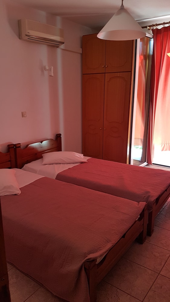 Orfeas Hotel 33/48