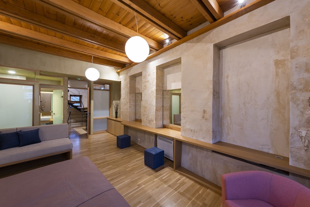 Polixenys Suites 34/46