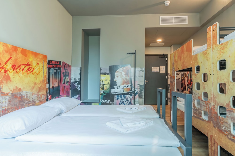 a&o Hostel Venezia Mestre 32/69