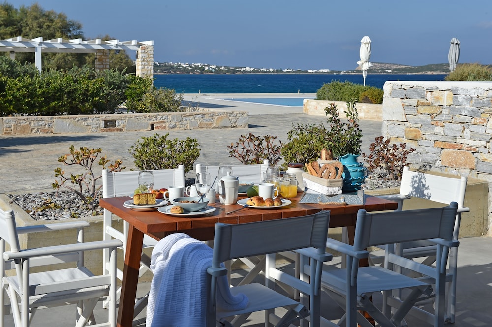 AMBASSADOR LUXURY VILLAS 32/50