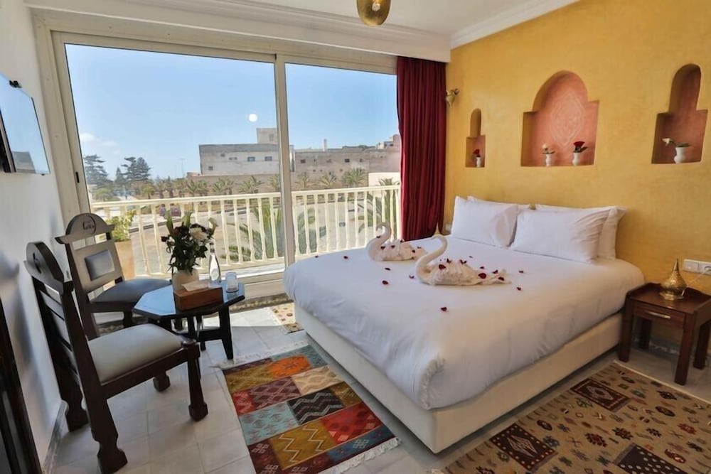 DELUXE, STUDIO, KING BED, SEA VIEW, SOFA