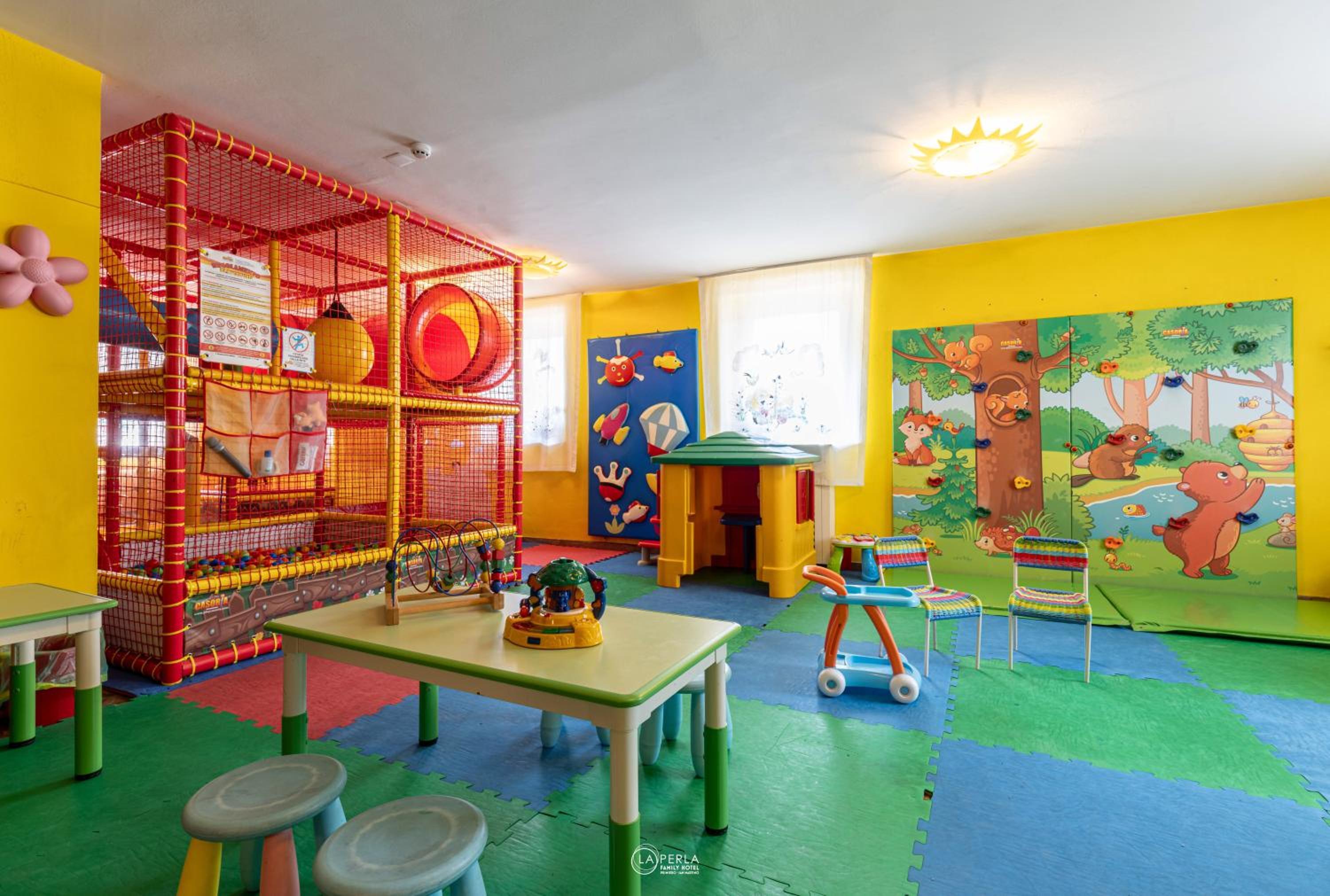 FAMILY HOTEL LA PERLA 43/53