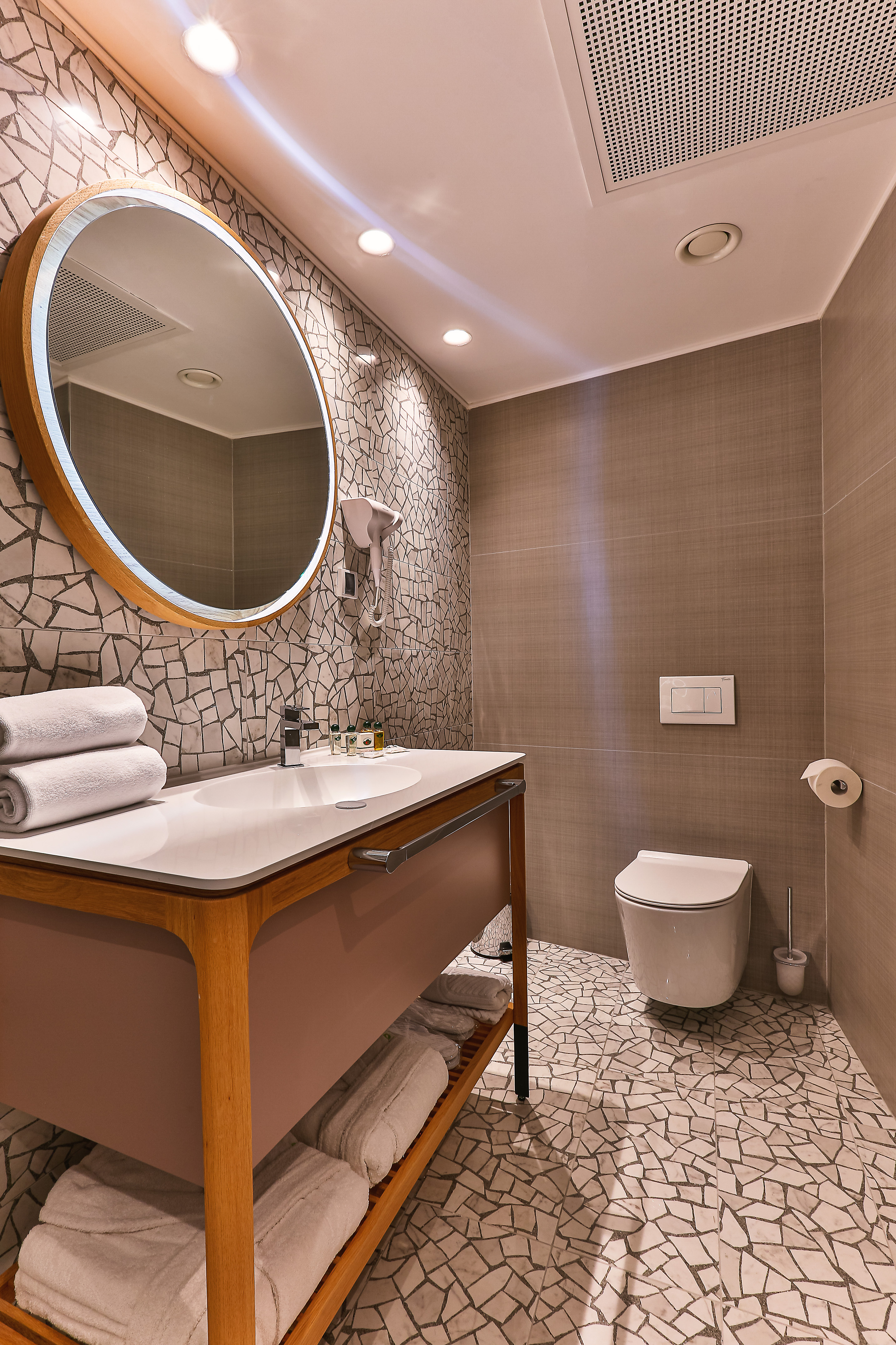 Carine Hotel Centar 50/50