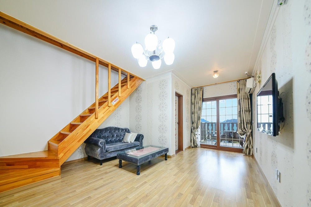 Geoje Gaonara Pension 27/50