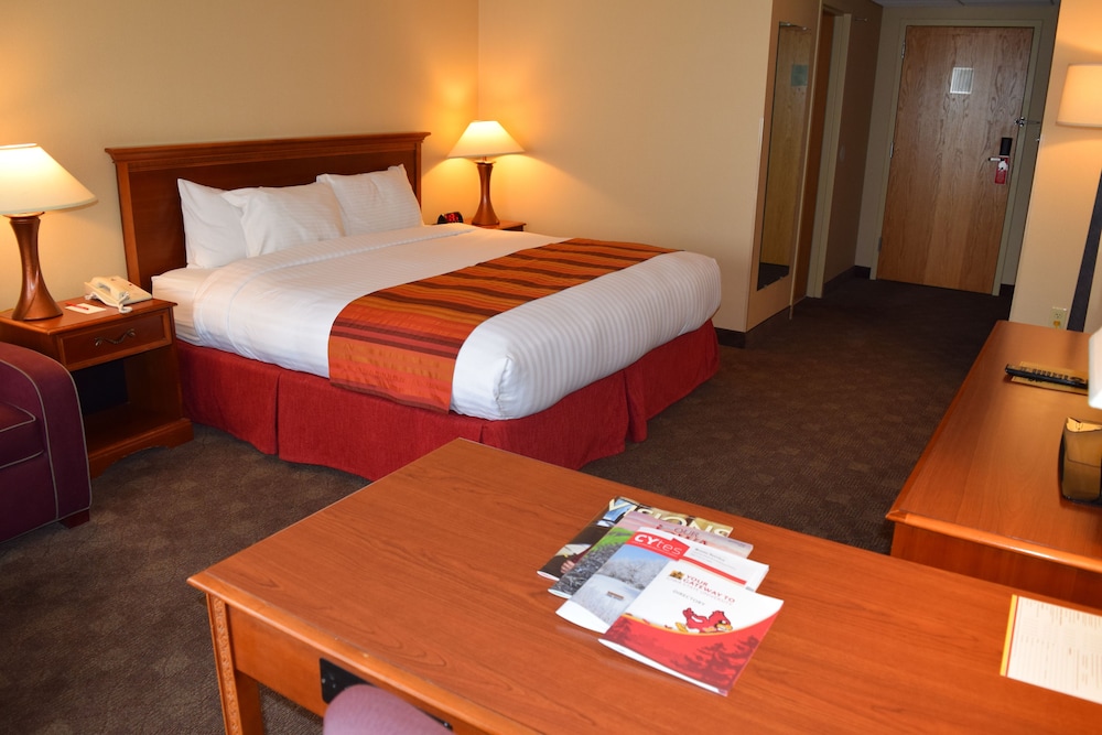 Gateway Hotel and Conference Center 13/53