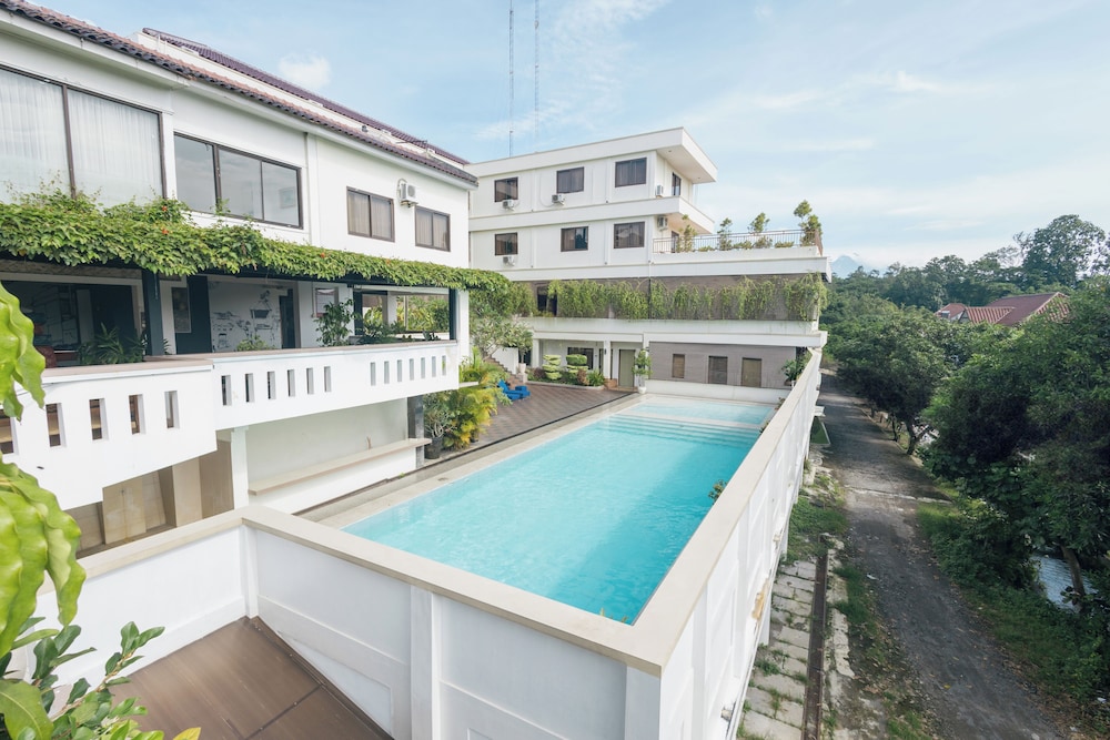Front One Resort Yogyakarta 11/46