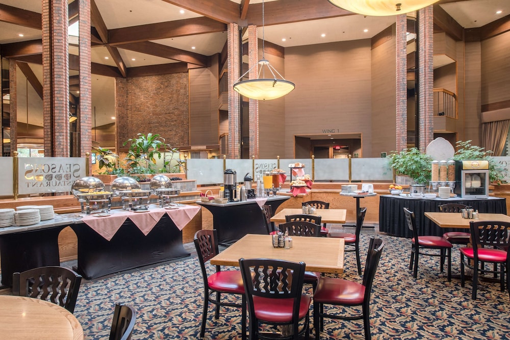 Red Lion Hotel Pasco Airport & Conference Center 45/53