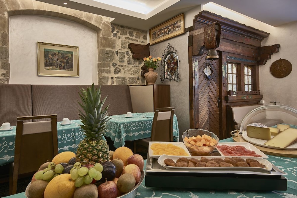 Hotel d Alleves 13/19