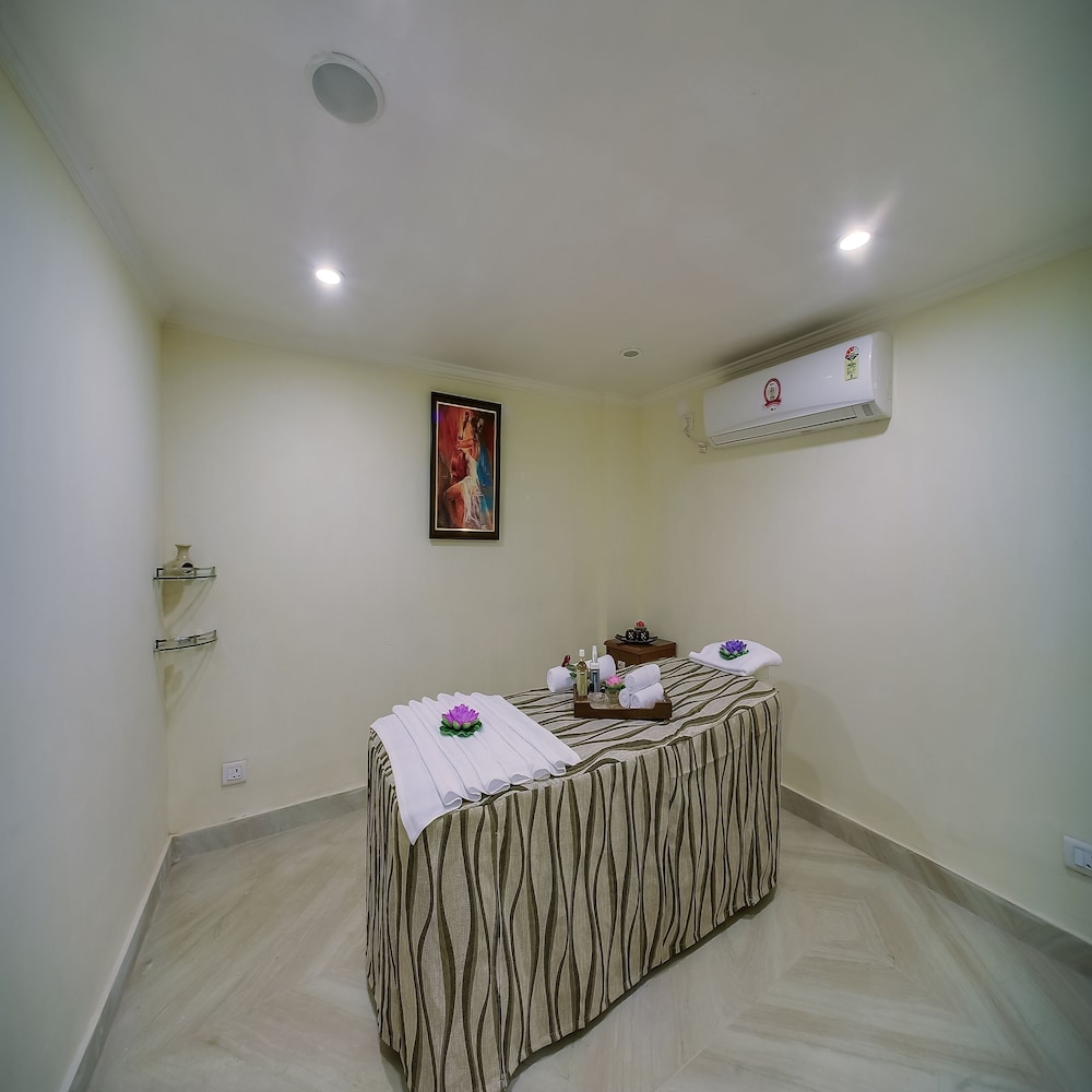 ROYAL SAROVAR PORTICO 14/35