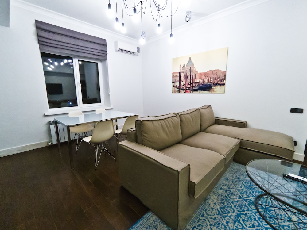 Opera Apartments 36/50