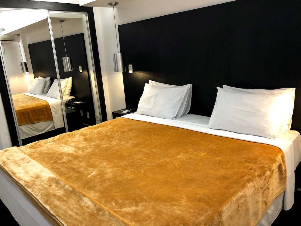 155 HOTEL 18/54