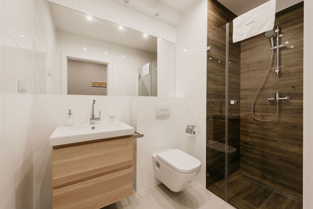 Exclusive Apartments 50/50