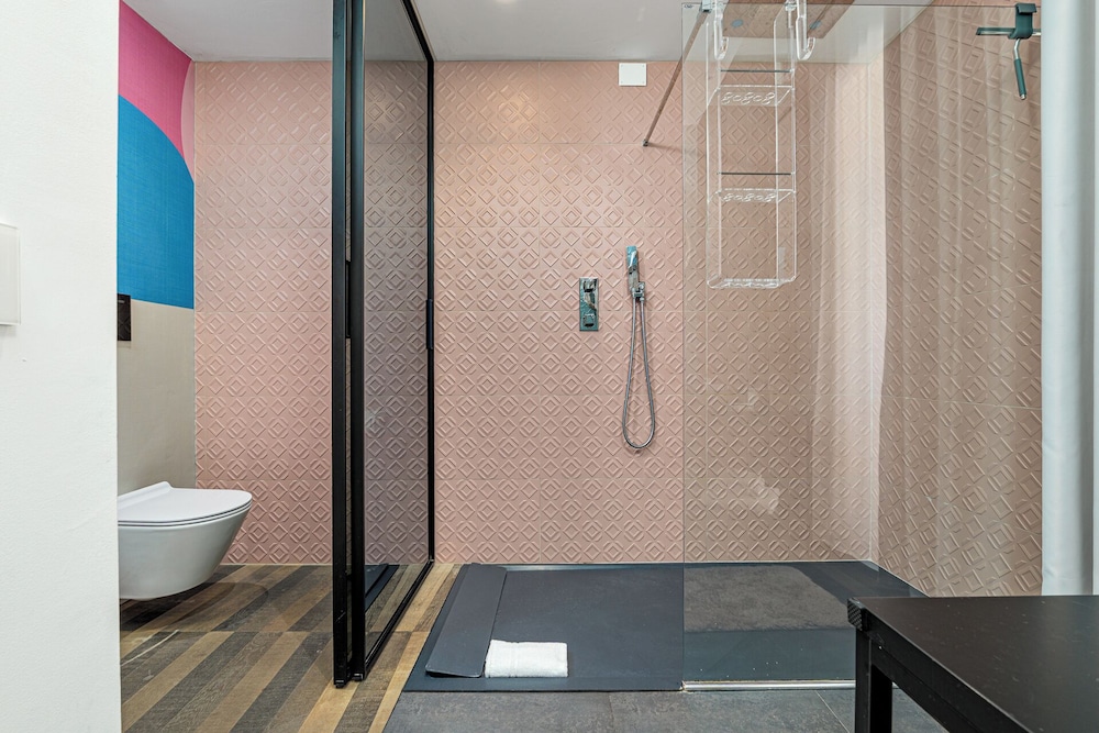 Kkult Boutique Hotel 52/57