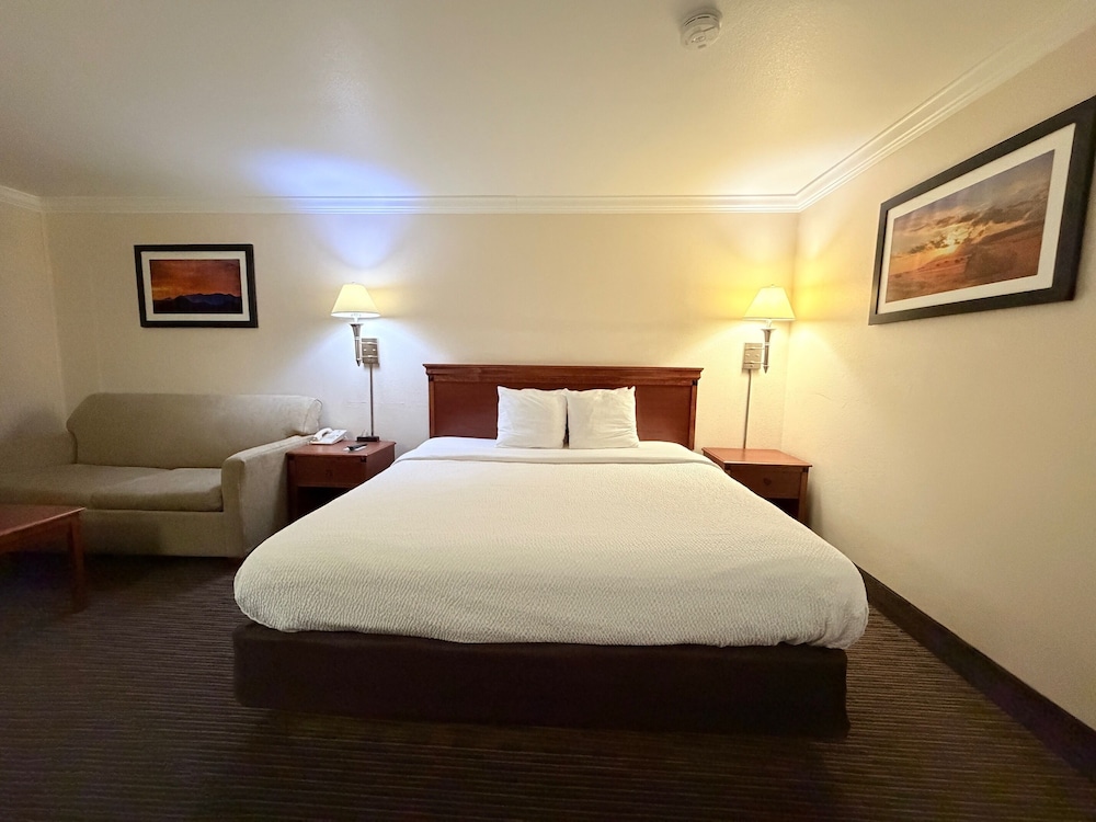 Honeymoon, King Bed, Jetted Tub, Ground Floor