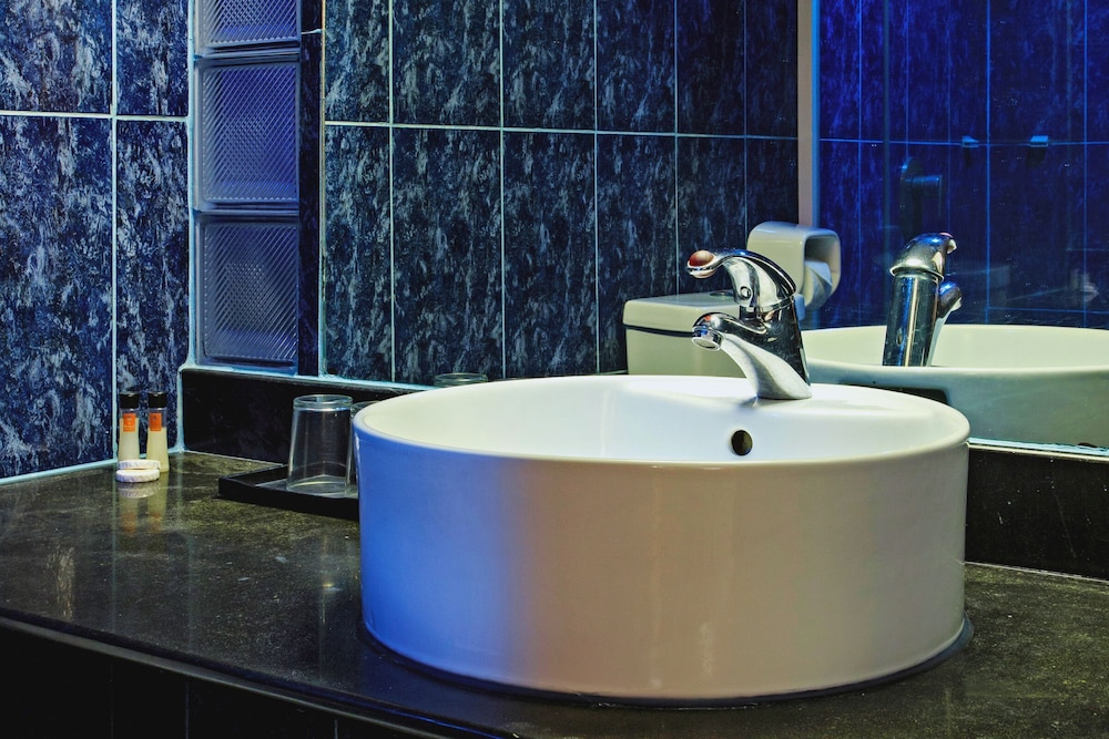The Orchard Cebu Hotel & Suites 52/54
