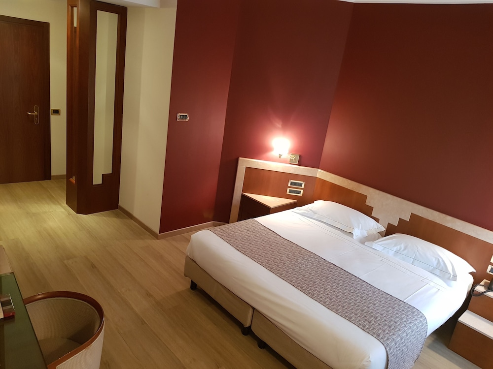 Astra Hotel 31/51