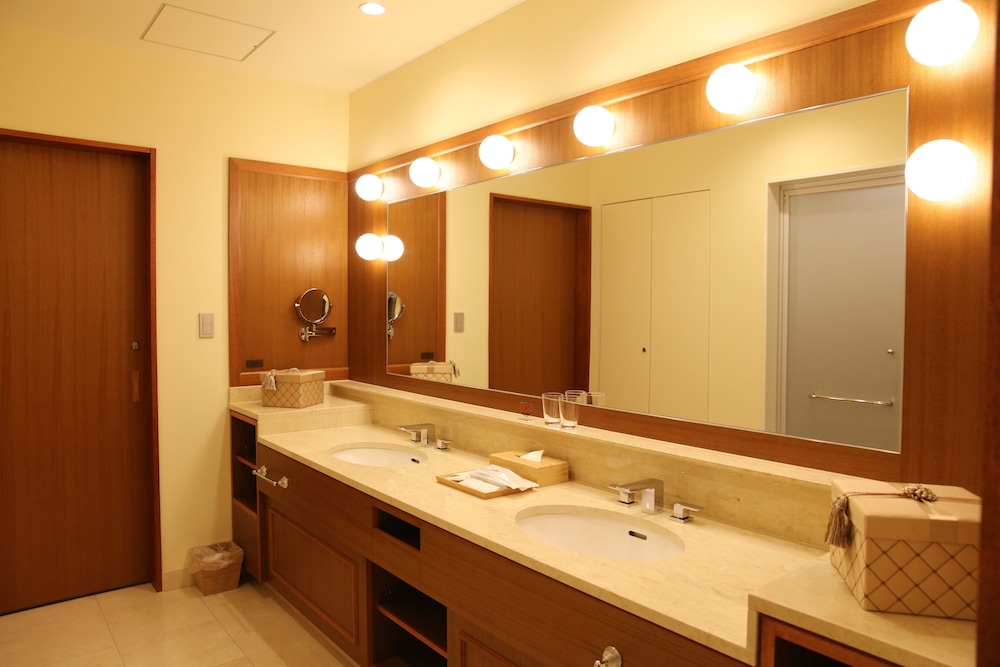 Grand Empire Hotel 48/49